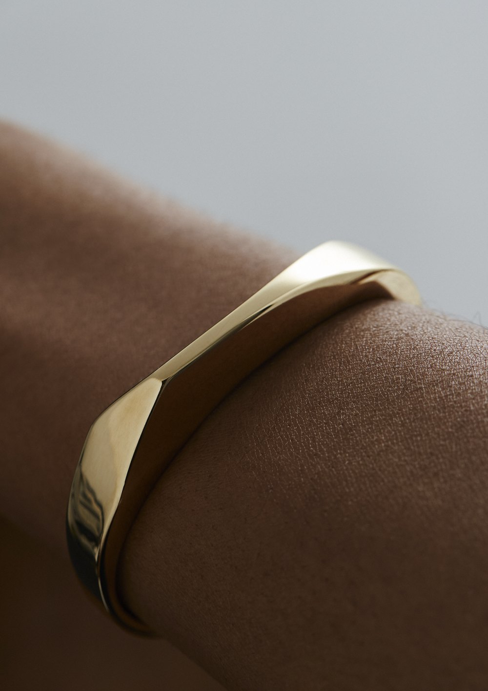 XS DIAMOND CUFF SCUPLTURAL CUFF XENIABOUSJEWELLERY SHINY SURFACE IN GOLD