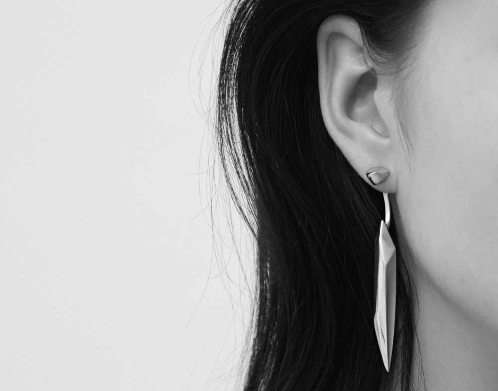 EXTRAVAGANT PUNKEARRING LONG FLYING STONE EARRING NR 41 GOLDENSTONECOLLECTION XENIABOUSJEWELLER SCULTURAL SURFACES
